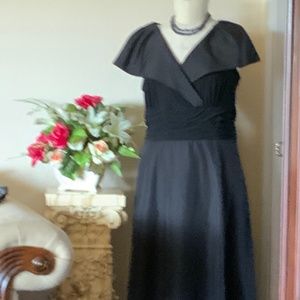 Sleeveless black dress with crisscross ruffle